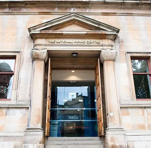 The Pipers\' Tryst Hotel