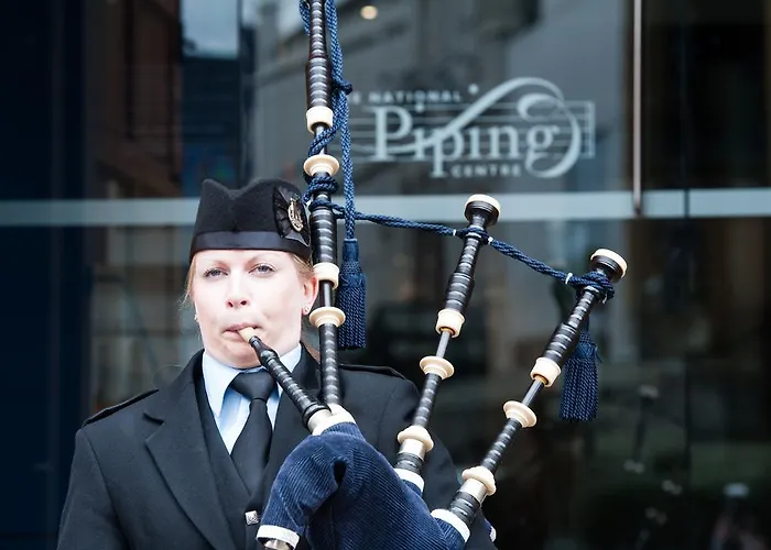 The Pipers\' Tryst Hotel